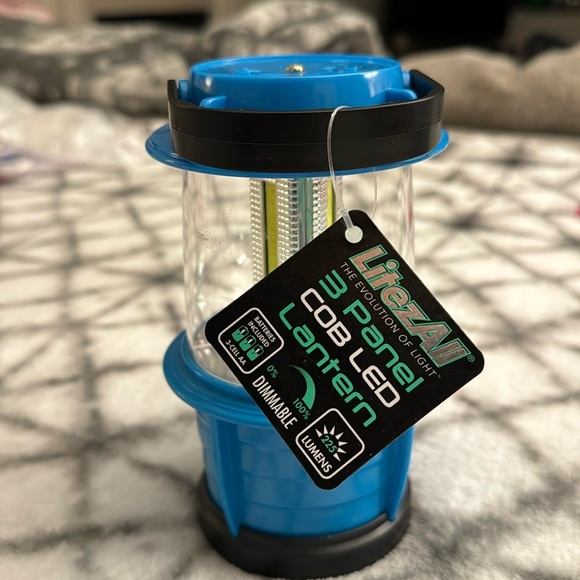 NEW LitezAll three panels COB LED lantern - 225 lumens - Picture 1 of 6